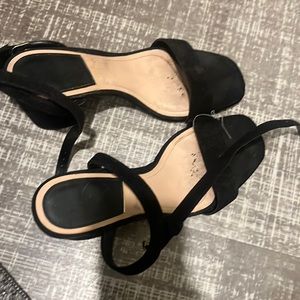 Classic black heels, essential for your wardrobe